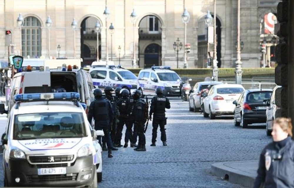 Ir para  <p>O governo franc&ecirc;s considerou o <strong><a href="http://www.correiodopovo.com.br/Noticias/Internacional/2017/02/609274/Soldado-dispara-contra-homem-armado-perto-do-Louvre-em-Paris"...